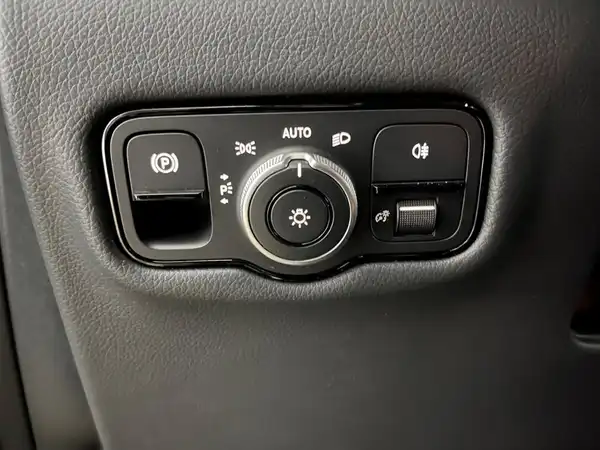 MERCEDES-BENZ V 220 d (25/31)