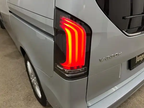MERCEDES-BENZ V 220 d (30/31)