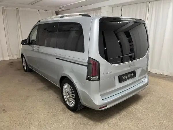 MERCEDES-BENZ V 220 d (6/31)