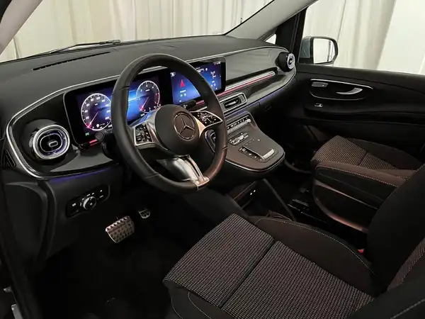 MERCEDES-BENZ V 220 d (7/31)