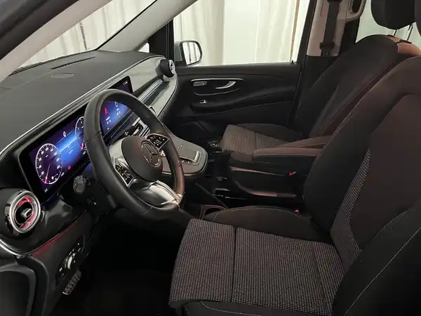 MERCEDES-BENZ V 220 d (8/31)