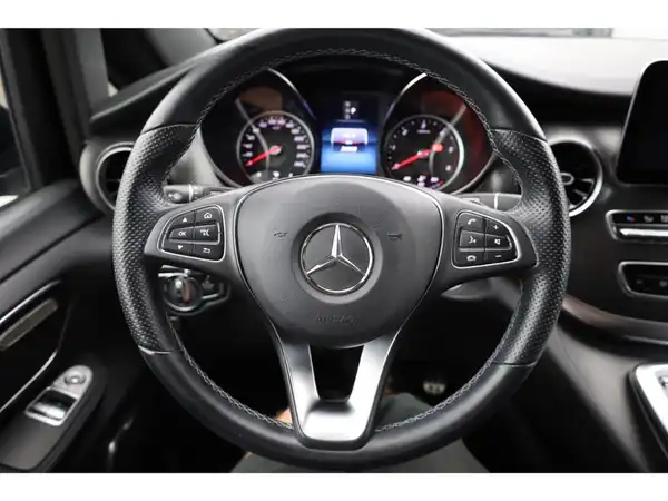MERCEDES-BENZ V 250 d (13/26)