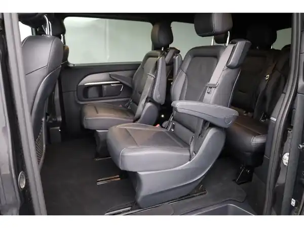 MERCEDES-BENZ V 250 d (17/26)
