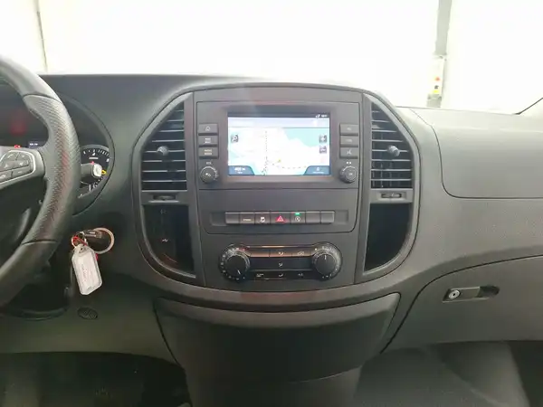 MERCEDES-BENZ Vito Tourer Pro Extralang (8/16)