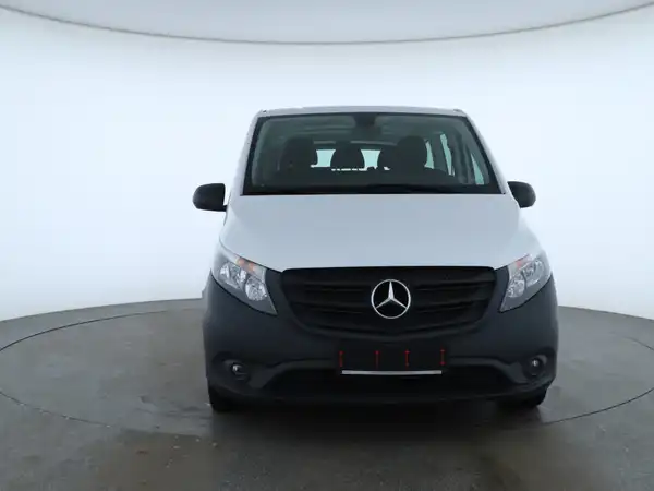 MERCEDES-BENZ Vito Tourer (2/17)