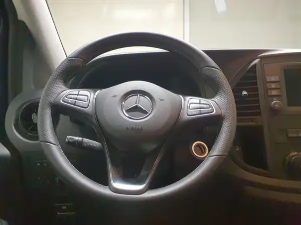 MERCEDES-BENZ Vito Tourer Pro Extralang (7/16)