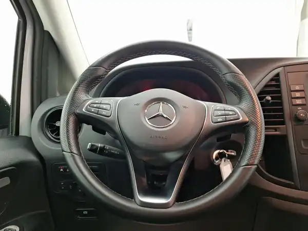 MERCEDES-BENZ Vito Tourer Extralang (7/15)