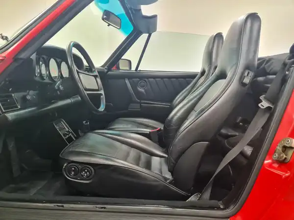 PORSCHE 911 Carrera 3.2 Cabriolet (10/18)