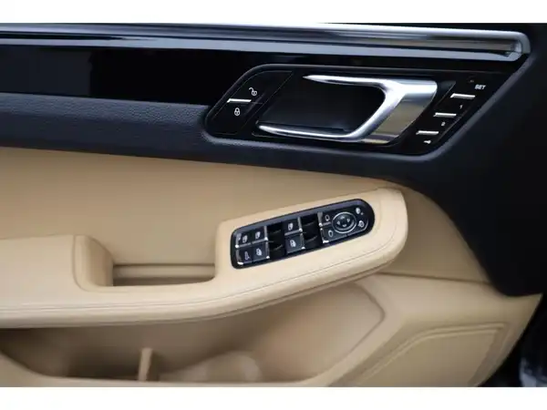 PORSCHE Macan S 3.0 l (11/26)