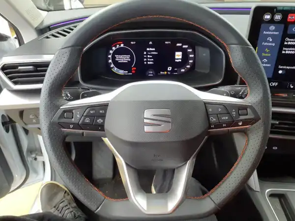SEAT Leon Sportstourer FR 1.5 eTSI Business ACC MATRIX Kamera Winter (4/7)