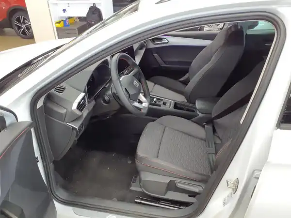 SEAT Leon Sportstourer FR 1.5 eTSI Business ACC MATRIX Kamera Winter (5/7)