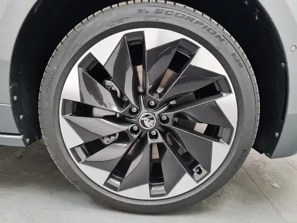ŠKODA Enyaq 85x Sportline (13/17)