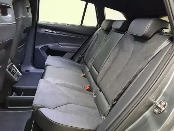 ŠKODA Enyaq 85x Sportline (8/17)