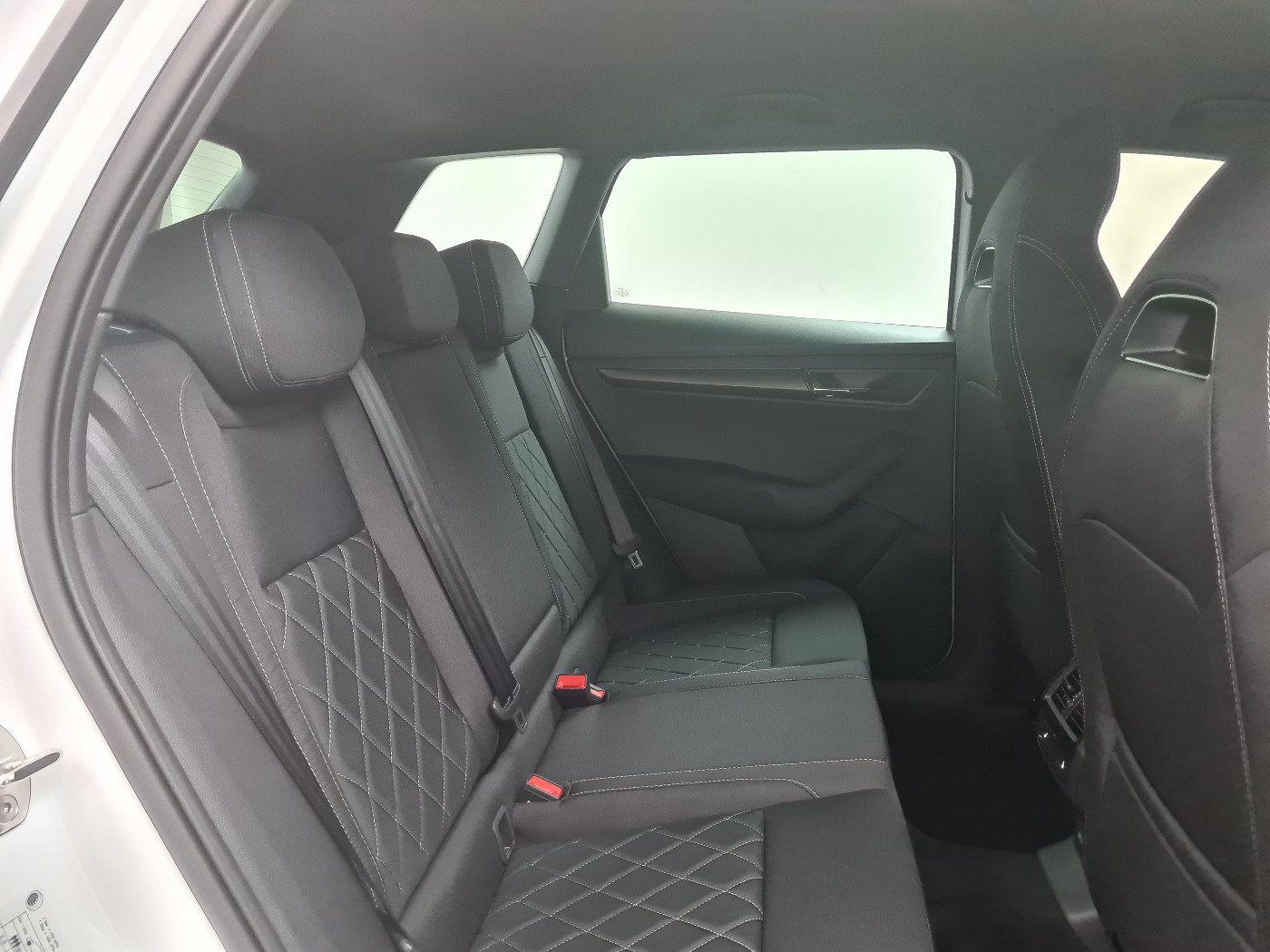 ŠKODA Karoq Sportline Allrad TDI 110 kW 7-Gang DSG (15/17)