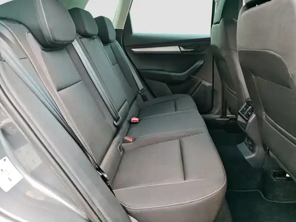 ŠKODA Karoq Selection 1.5 TSI Matrix Kamera ACC Winter (15/16)