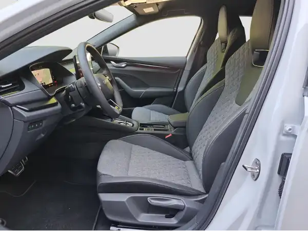 ŠKODA Octavia Combi 2.0 TDI DSG (7/15)