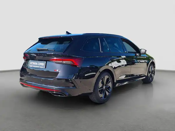 ŠKODA Octavia Combi RS TSI 195 KW DSG (5/17)
