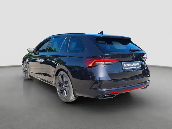 ŠKODA Octavia Combi RS TSI 195 KW DSG (7/17)