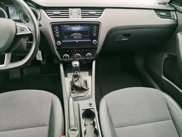 ŠKODA Octavia Combi 1.4 TSI Business AHK Navi LED (12/16)