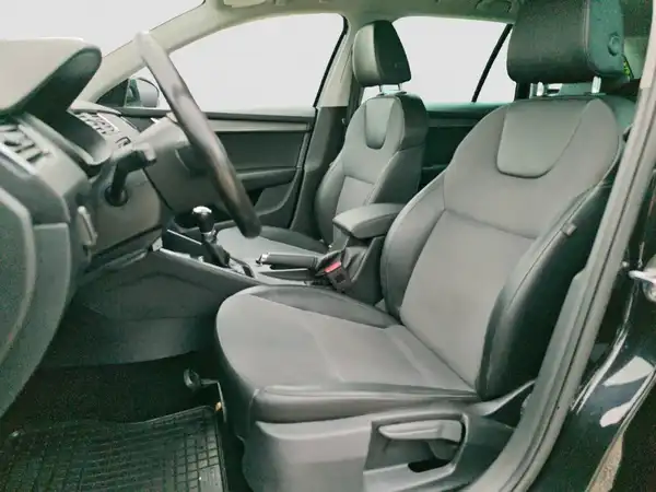 ŠKODA Octavia Combi 1.4 TSI Business AHK Navi LED (8/16)