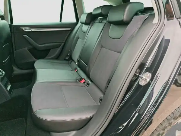 ŠKODA Octavia Combi 1.4 TSI Business AHK Navi LED (9/16)