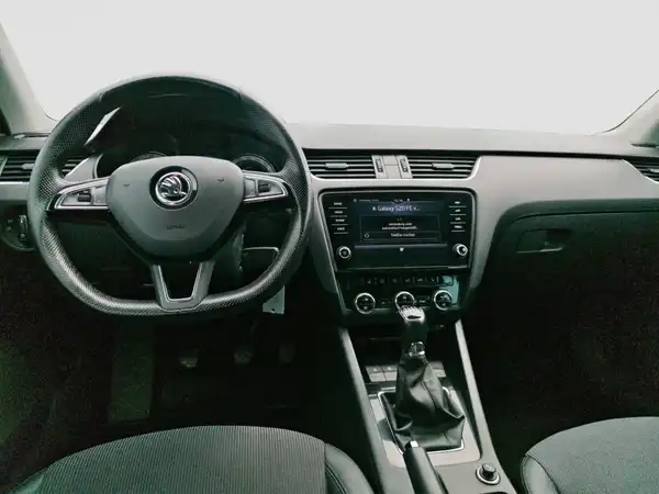 ŠKODA Octavia Combi 1.4 TSI Business AHK Navi LED (10/16)