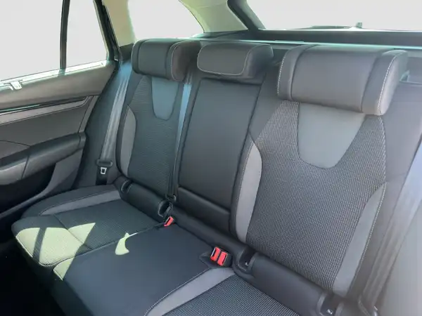 ŠKODA Octavia Combi Selection 1.5 TSI AHK Connect Kamera ACC (9/16)