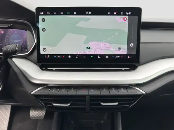 ŠKODA Octavia Combi Select 1.5 TSI Kamera Connect Digital LED Winter (12/16)