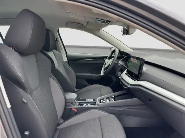 ŠKODA Octavia Combi Select 1.5 TSI Kamera Connect Digital LED Winter (14/16)
