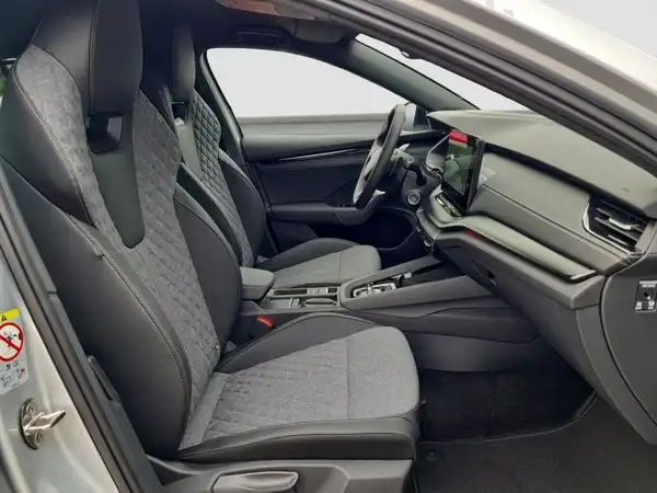 ŠKODA Octavia Combi 2.0 TDI DSG (14/16)