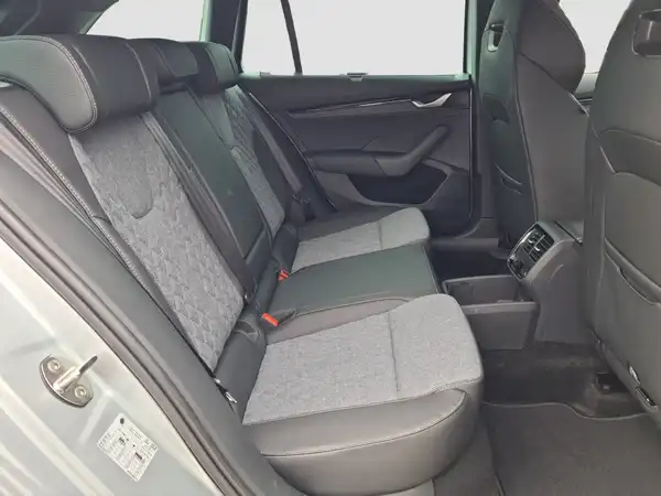 ŠKODA Octavia Combi 2.0 TDI DSG (15/16)
