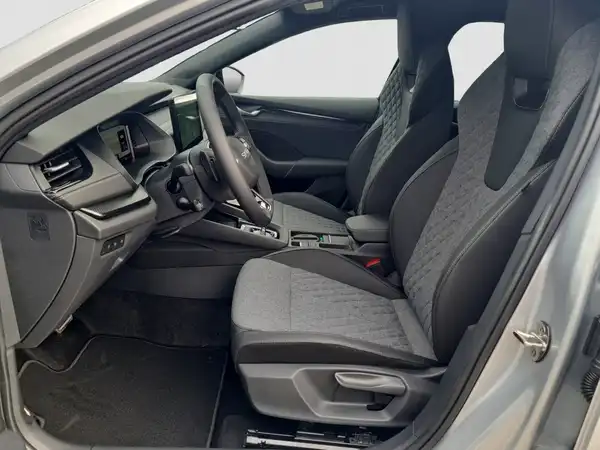ŠKODA Octavia Combi 2.0 TDI DSG (8/16)