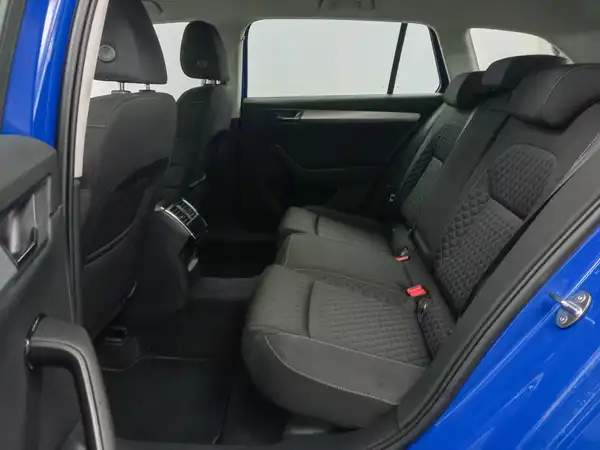 ŠKODA Superb iV Combi Ambition 1.4 eTSI (11/21)