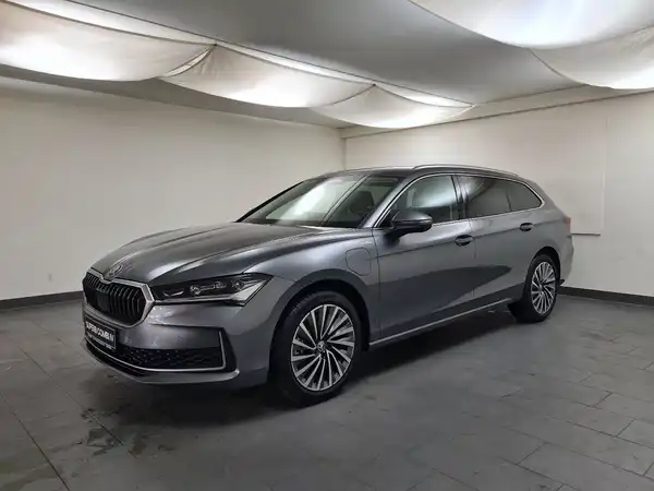 ŠKODA Superb Kombi 1.5 TSI Hybrid L&K (1/17)