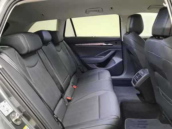 ŠKODA Superb Kombi 1.5 TSI Hybrid L&K (15/17)