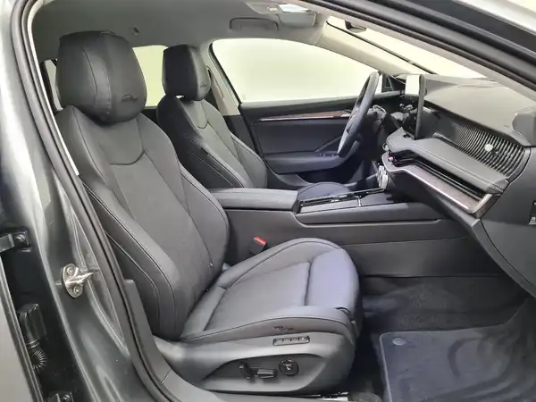 ŠKODA Superb Kombi 1.5 TSI Hybrid L&K (16/17)