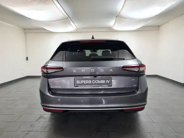 ŠKODA Superb Kombi 1.5 TSI Hybrid L&K (5/17)