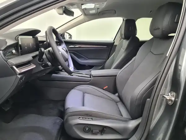 ŠKODA Superb Kombi 1.5 TSI Hybrid L&K (7/17)