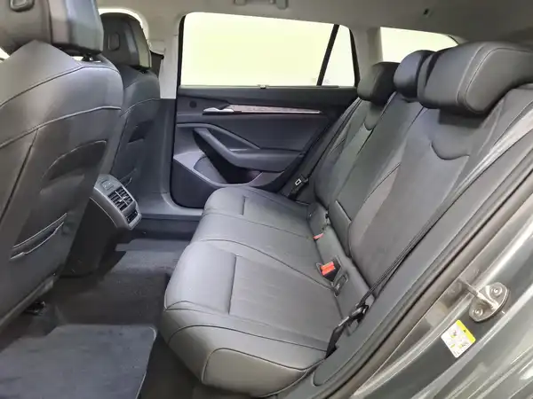 ŠKODA Superb Kombi 1.5 TSI Hybrid L&K (8/17)