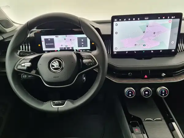 ŠKODA Superb Kombi 1.5 TSI Hybrid L&K (10/17)