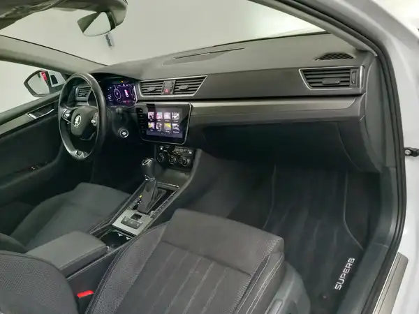 ŠKODA Superb Combi Style 1.4 electric Hybrid virtual ACC Kamera Spur (18/22)