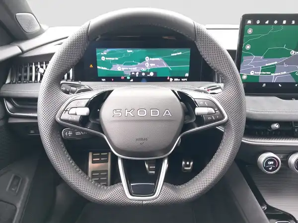 ŠKODA Superb Combi Sportline 2.0 TSI DSG (10/15)