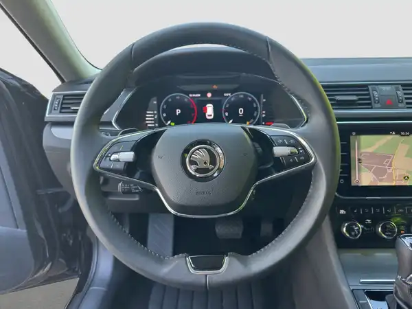 ŠKODA Superb Combi STYLE 2.0 TDI Business Assistenz Nav 360 230V (11/16)
