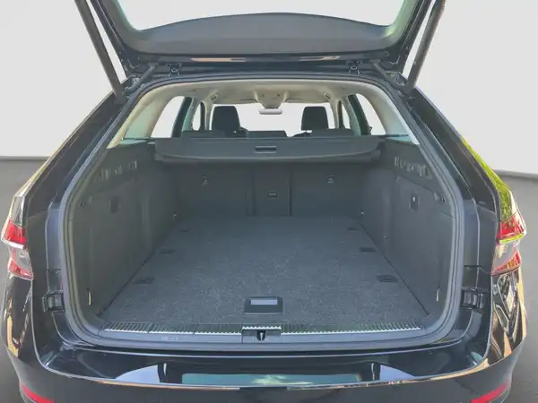 ŠKODA Superb Combi STYLE 2.0 TDI Business Assistenz Nav 360 230V (13/16)