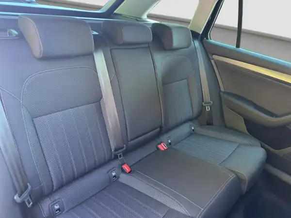 ŠKODA Superb Combi STYLE 2.0 TDI Business Assistenz Nav 360 230V (15/16)