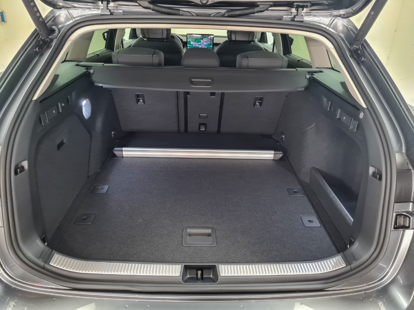 ŠKODA Superb Combi 110kW 1.5 TSI Selection (11/16)