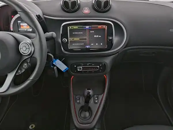 SMART EQ fortwo cabrio (6/10)