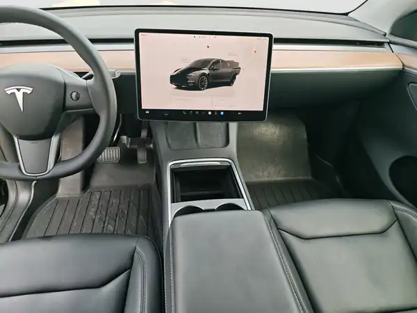 TESLA Model Y Long Range Dual Autopilot LED (12/16)