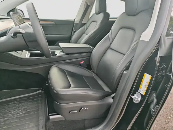 TESLA Model Y Long Range Dual Autopilot LED (8/16)