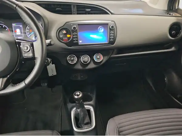 TOYOTA Yaris 1.0 VVT-i Comfort (12/16)